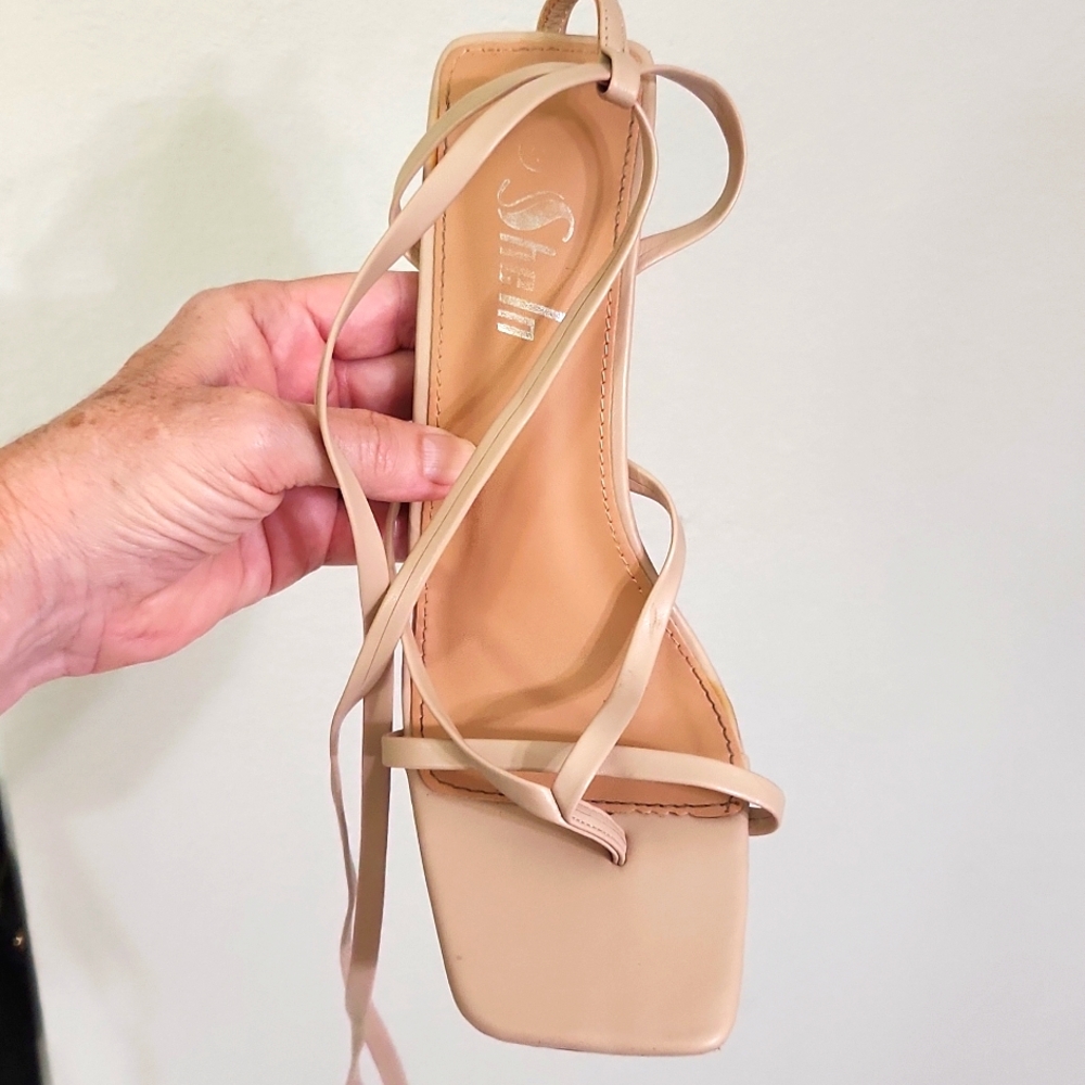 Pretty square toe, strappy, lace up sandals in nude/beige. Very good condition! - Picture 5 of 8